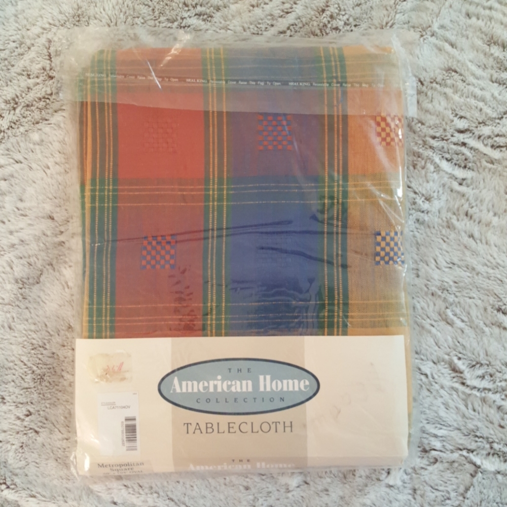 NWT tablecloth 60×104 oval blue-red-green-gold